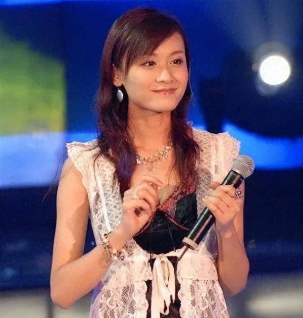 线上股票配资炒 叶一茜浪姐首秀失误后深夜发文哽咽！自称准备不足引热议，网友：不该硬撑